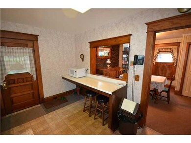 Kitchen. Breakfast bar.