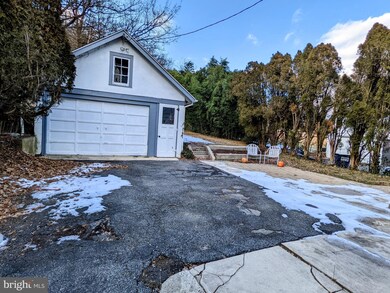 10 W 33rd St, Reading, PA 19606 - photo 6