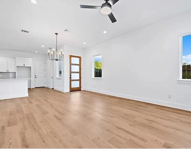 1605 Logan St, Fort Worth, TX 76104 - photo 4