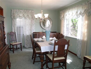 LIGHT AND BRIGHT DINING ROOM