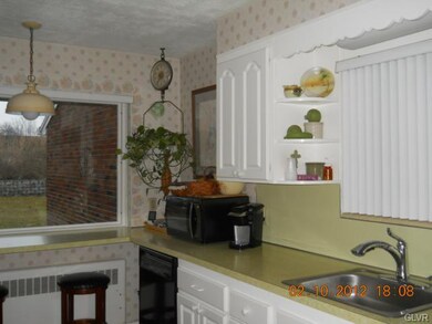 3433 Lanark Rd, Coopersburg, PA 18036 - photo 4