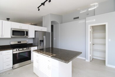 881 E Orchid Ln, Chandler, AZ 85225 - photo 3