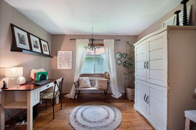 Main Floor Bedroom/Office