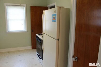 216 Dixwell Ct, Davenport, IA 52802 - photo 6