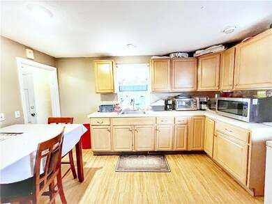 2nd floor eat-in kitchen