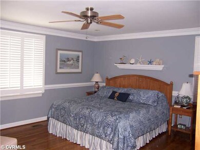 Master Bedroom - Huge master bedroom with hardwood