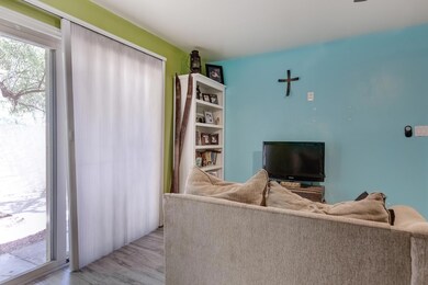 8126 N 32nd Dr-9