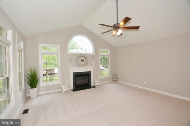8896 Crosspointe Glen Way, Lorton, VA 22079 - photo 4
