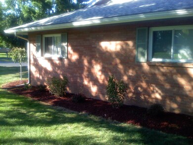 4680 Wingate Rd, Columbus, OH 43232 - photo 2