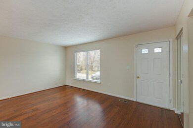18117 Tebbs Ln, Dumfries, VA 22026 - photo 5