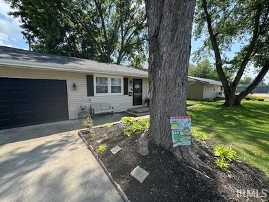 828 Railroad St, Covington, IN 47932 - photo 2