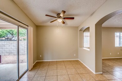6109 N April Dr__009