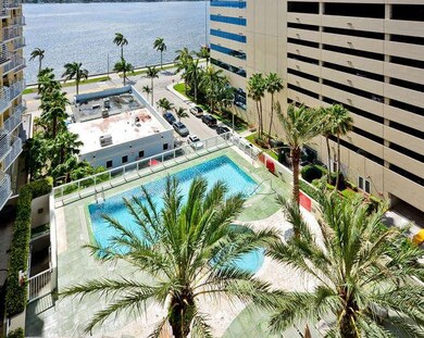 1551 N Flagler Dr 1012 West-small-005-5-