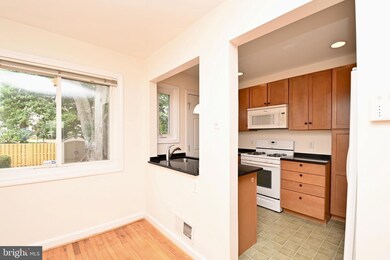 5720 Fenwick Dr, Alexandria, VA 22303 - photo 7