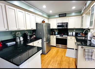 granite counters, stainless steel appliances, farm