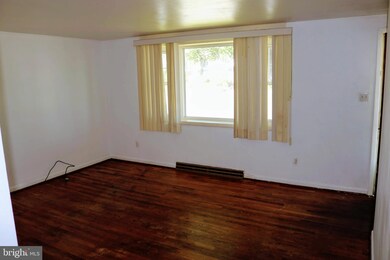 3137 Mckently St, Reading, PA 19605 - photo 3