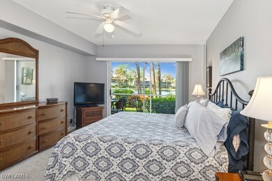 Main bedroom with panoramic views of the lake, cei
