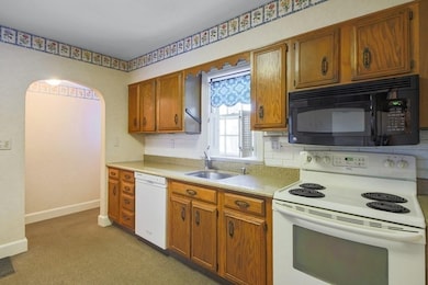 27 Saint Elmo Rd, Worcester, MA 01602 - photo 2