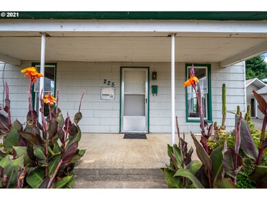 225 Alder St, Myrtle Point, OR 97458 - photo 5