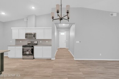 12045 Silent Place Ct, Socorro, TX 79927 - photo 4