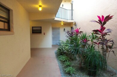 12501 Mcgregor Blvd unit 11, Fort Myers, FL 33919 - photo 2