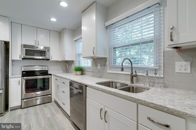 5908 Prince James Dr unit 73, Springfield, VA 22152 - photo 4