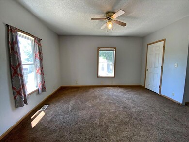512 W 2nd St S, Newton, IA 50208 - photo 6