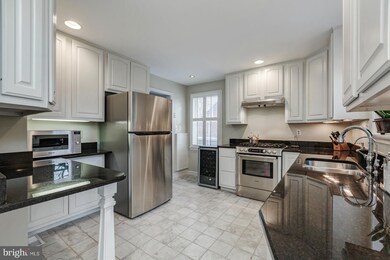 204 Moncure Dr, Alexandria, VA 22314 - photo 7