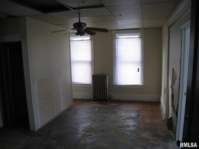 537 W 13th St, Davenport, IA 52803 - photo 2