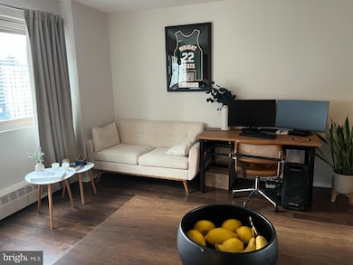 2101-17 Chestnut St unit 1706, Philadelphia, PA 19103 - photo 3