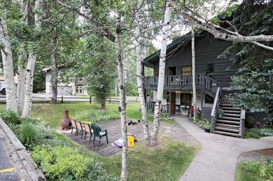 2833_kinnickinnick_1_exterior_3