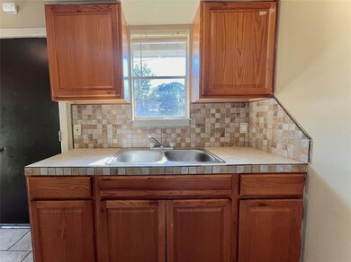 3021 Sycamore Ave unit 2, Bay City, TX 77414 - photo 4