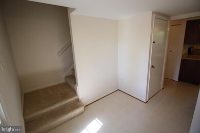 9826 Wolcott Dr, Burke, VA 22015 - photo 4