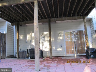 25281 Nesting Square, Chantilly, VA 20152 - photo 4