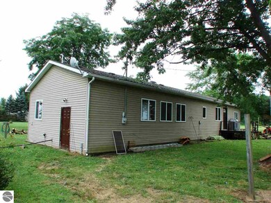 3449 S Blair Rd, Ithaca, MI 48847 - photo 2