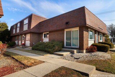 2572 Berkshire Ct unit 2, Waukegan, IL 60087 - photo 2