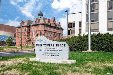 125 SW Jefferson Ave unit W2N, Peoria, IL 61602 - photo 2