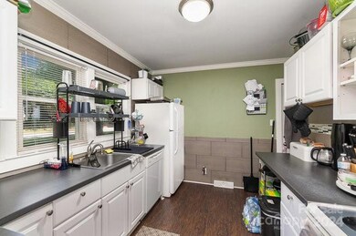 454 Reynolda Dr, Statesville, NC 28677 - photo 5