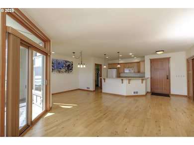 75 Harbor St unit 304, Florence, OR 97439 - photo 4