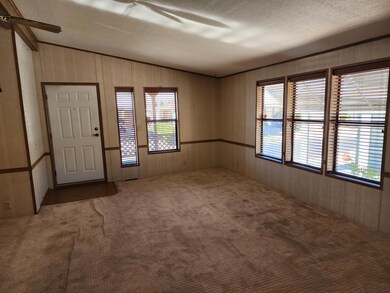 Entry/Livingroom
