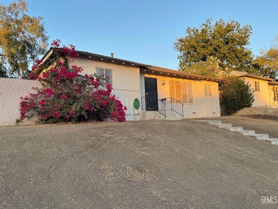 1104 W Point Dr, Bakersfield, CA 93305 - photo 4