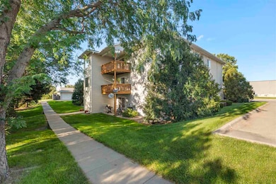 110 Vicky Ln unit 10, Williamsburg, IA 52361 - photo 3