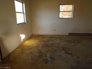 1426 R C Baldwin Ave, High Point, NC 27260 - photo 5