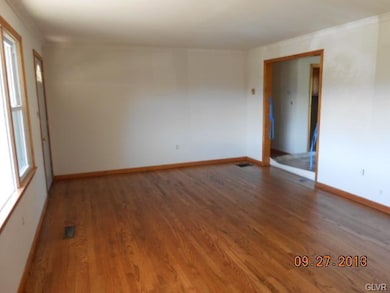 302 Walnut St, Lehighton, PA 18235 - photo 3