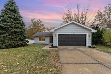 2S261 Sanchez Dr unit 4, Warrenville, IL 60555 - photo 2