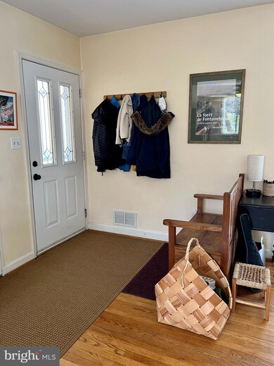 46 E Taylor Run Pkwy, Alexandria, VA 22314 - photo 2