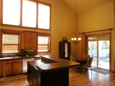 60819 Falcon Pointe Ln, Bend, OR 97702 - photo 5