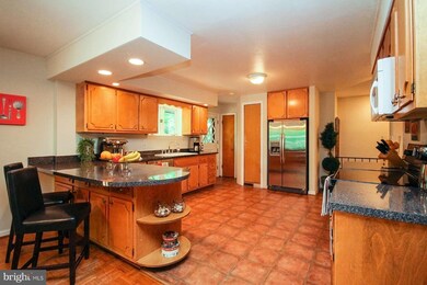 6355 Lakeview Dr, Falls Church, VA 22041 - photo 7