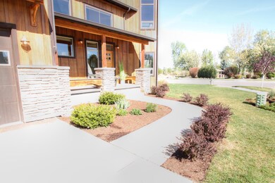 Roderick_Front Walk