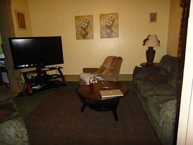 Family Room. Owner s unit: Warm, welcoming family 